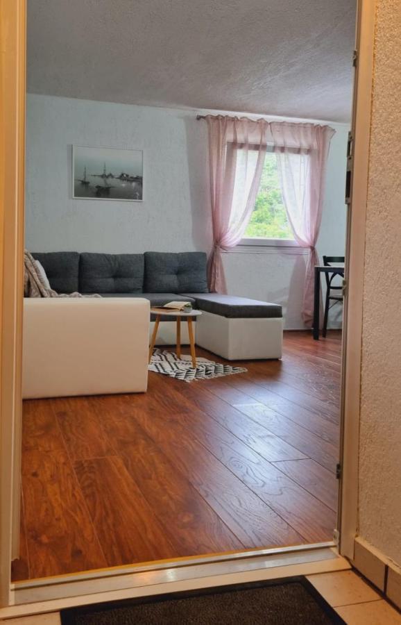 Apartmani 'Cvit' Karlobag Exterior foto